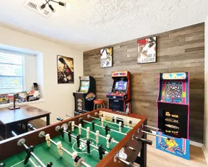 Longhorn Home Pool • Arcade •Sleeps 10 4BR/2BR - Image 3