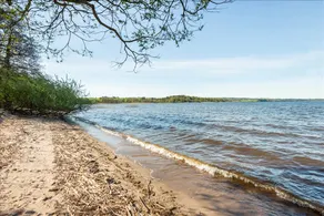 Private sandy beach and sauna - Image 5