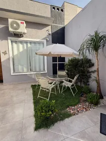 Modern house with garden to relax - Image 2