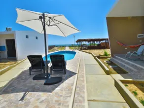 Oceanfront bungalows + pool for 16 guests - Image 2