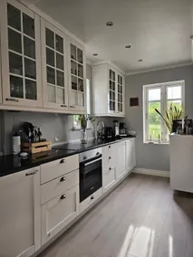 Lakeside holiday home on golf course - Image 2