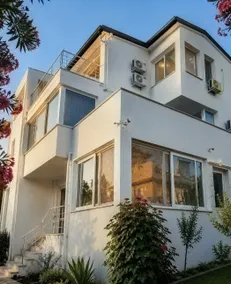 Villa for 10 People with Sea View, Private Pool, and Close to the Sea - Image 3