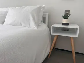 Cosy Two-Bedroom Retreat with Parking - Image 2