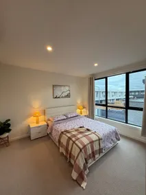 Gorgeous New House - Image 2