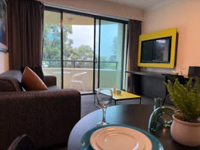 Stylish City Stay in Parramatta + Pool & Parking - Image 2