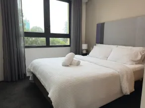 Stylish City Stay in Parramatta + Pool & Parking - Image 3