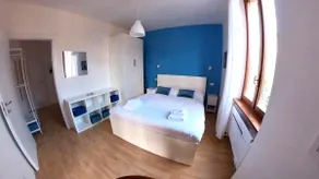 Ines Lake Garden - with private parking & garden - Image 3