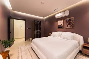 Chic Central Flat with King Bed - Image 5