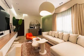 Chic Central Flat with King Bed - Image 2