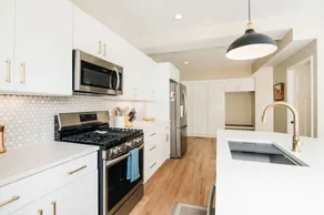Pearl: Fully Renovated: In Town Charmer: Sleep10 - Image 5