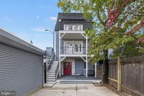 Stunning central 3Br/3ba with parking and deck - Image 2