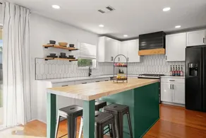 Fresh and comfy gathering space in NE Austin - Image 4