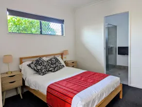 Granny flat, parking, walk to shops & bus stop - Image 3