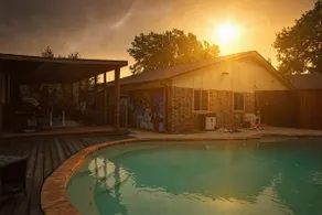 Stay in Top Rated House w/ Pool & Amazing Backyard - Image 4