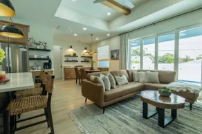Bright New Home Family Oasis Near the Shore - Image 4