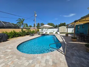 Close to sports complex, cruise port, pool - Image 4