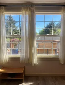 Modoc's Gem : An eclectic, sunlit upstairs retreat - Image 3