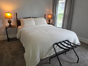 3BR Townhouse Near Niagara Falls + Parking - Image 4