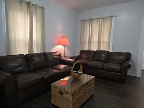 3BR Townhouse Near Niagara Falls + Parking - Image 3