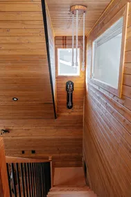 Crow's Nest Vacation Cabin - Image 4
