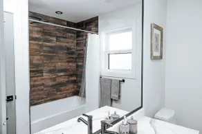 Crow's Nest Vacation Cabin - Image 3