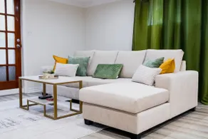 Spacious Renovated Suite|HWY 404|Fairview Mall - Image 2