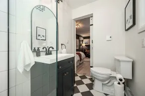 The Velvet Fern: Luxurious Hideaway in Elora - Image 3