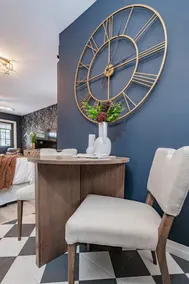 The Velvet Fern: Luxurious Hideaway in Elora - Image 2