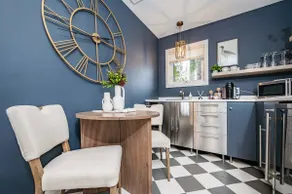 The Velvet Fern: Luxurious Hideaway in Elora - Image 5