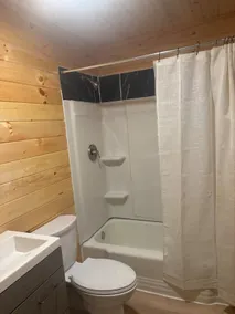 Cozy cabin style motel rooms - Image 2