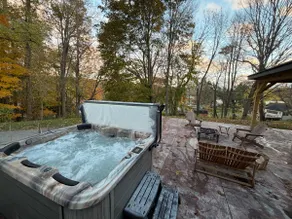 Sacandaga Lake ~ 6BR Escape+Hot Tub+ kayaks - Image 2
