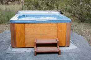 Family Friendly Log Cabin - Hot Tub - Image 3