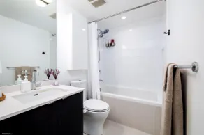 FIFA Stay 1BR| Steps to Seawall | Free Parking+AC - Image 5