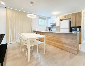 Airy 2BR | Comfort Near Shops & Green Space - Image 3
