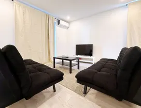 Airy 2BR | Comfort Near Shops & Green Space - Image 2