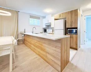 Airy 2BR | Comfort Near Shops & Green Space - Image 4