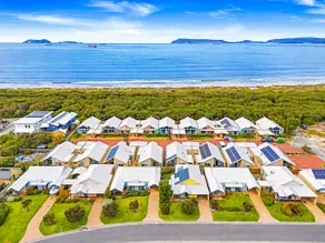 'Adrift by the Bay' 22 Albany Bayside Villas - Image 2