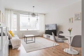 Gorgeous city home • free parking + EV charging - Image 2