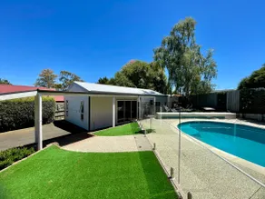 Your Quiet 2BR Bungalow Retreat - Image 3