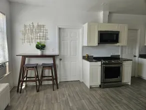 Adorable Apartment 2BD 1BTH | Waukegan - Image 2