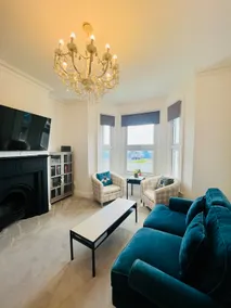 Seaside Town House Close to Walton Pier & Beach - Image 3