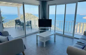 Villa with Breathtaking Views & Private Garden - Image 3