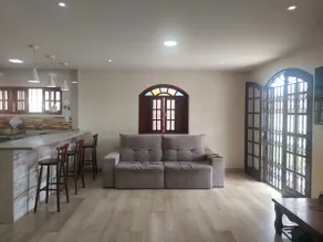 Beach house with 3 en-suites and 1 guest bathroom. - Image 3