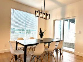 Cozy new built home 10 minutes away from Portland - Image 2