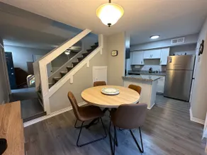 Cozy Townhome- Minutes to Kyle Field - Image 2
