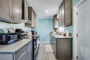 Home Sweet Home Close to Downtown and Parks! - Image 2
