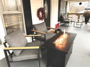 Modern Home with yard & Tesla Charger, Next to UC! - Image 3