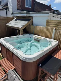 Manor Lodge, Hot tub, Pool Table Nr Dreamland&Quex - Image 2