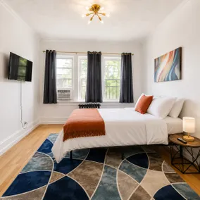 Downtown Studio_Queen Bed_Wi-Fi_High Falls - Image 3
