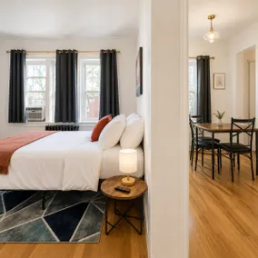 Downtown Studio_Queen Bed_Wi-Fi_High Falls - Image 5